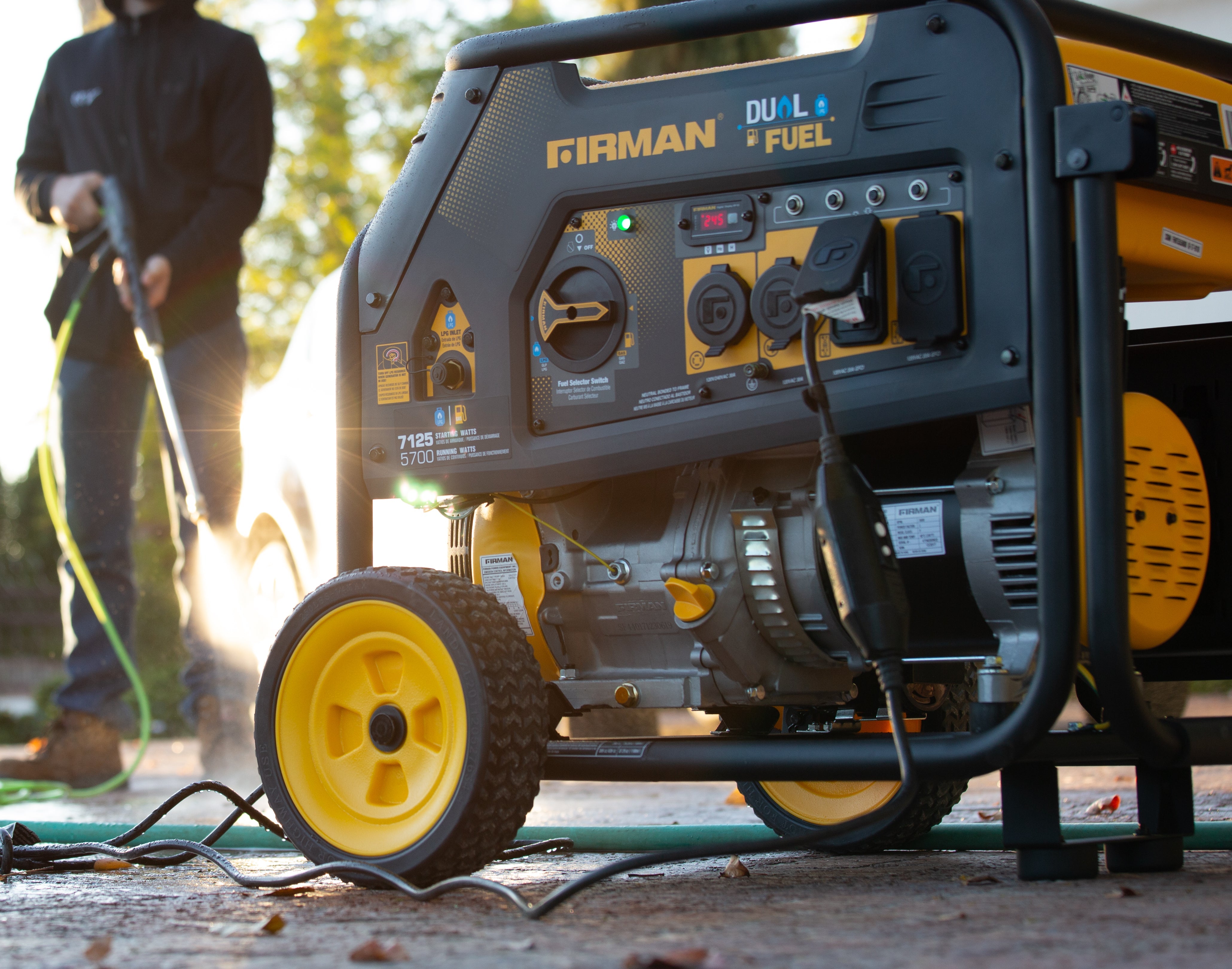 Dual Fuel 5700W Portable Generator Recoil Start 120/240V